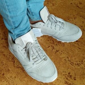 Genuine suede beige, nude reebok sneakers size W 10 monophonic color